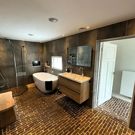 Voorsterstaete Former Barn, Including Jacuzzi *