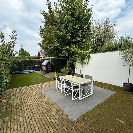 Semesterbostad Voorsterstaete Former Barn, Including Jacuzzi *