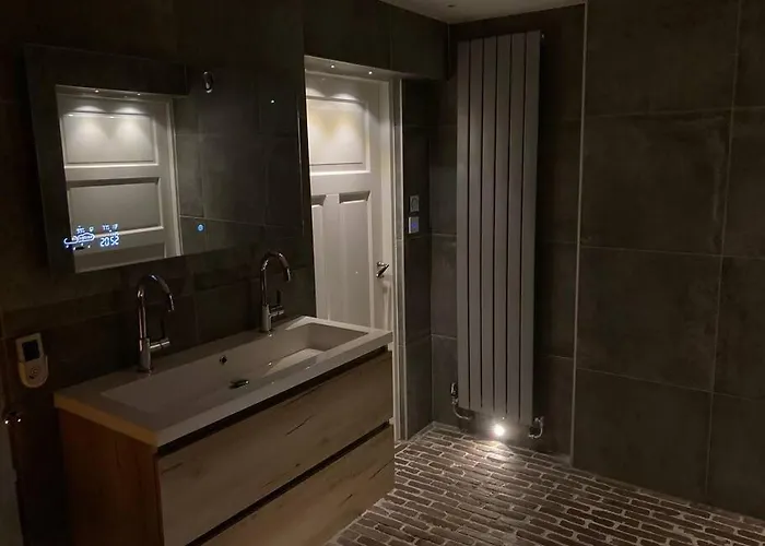 Casa vacanze Voorsterstaete Former Barn, Including Jacuzzi *