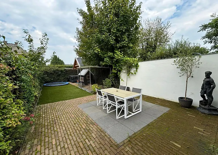 בית נופש Voorsterstaete Former Barn, Including Jacuzzi *