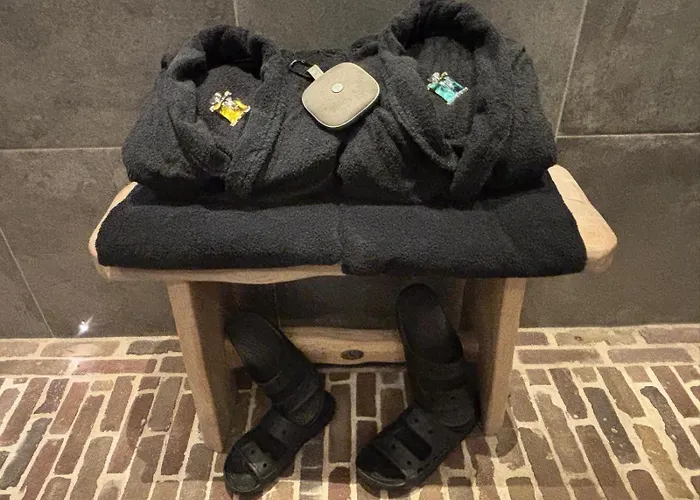 בית נופש Voorsterstaete Former Barn, Including Jacuzzi *