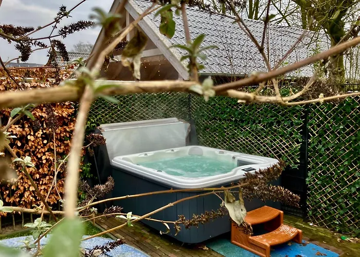 Voorsterstaete Former Barn, Including Jacuzzi *